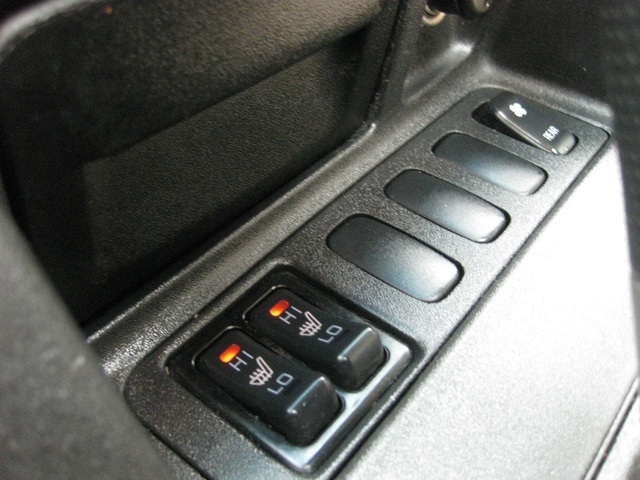 2002 Mitsubishi Montero Limited / 4WD / V6 / 3RD Seat / Leather / Loaded - Photo 39 - Portland, OR 97217