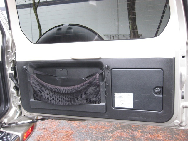 2002 Mitsubishi Montero Limited / 4WD / V6 / 3RD Seat / Leather / Loaded - Photo 31 - Portland, OR 97217