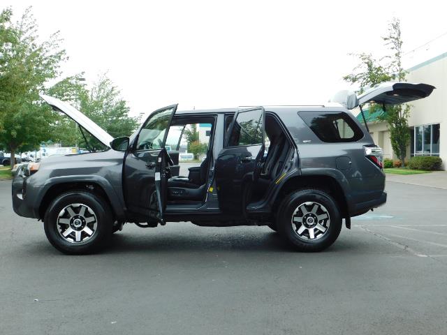 2016 Toyota 4Runner SR5 / 4X4 / Navigation / Back up camera / Execl Co - Photo 26 - Portland, OR 97217