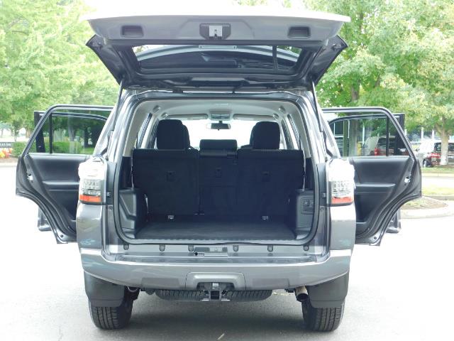 2016 Toyota 4Runner SR5 / 4X4 / Navigation / Back up camera / Execl Co - Photo 19 - Portland, OR 97217