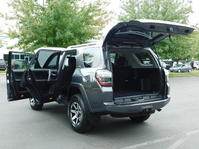 2016 Toyota 4Runner SR5 / 4X4 / Navigation / Back up camera / Execl Co - Photo 27 - Portland, OR 97217