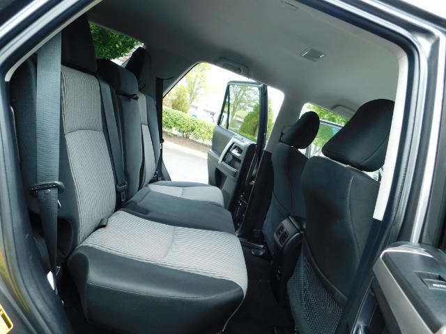 2016 Toyota 4Runner SR5 / 4X4 / Navigation / Back up camera / Execl Co - Photo 17 - Portland, OR 97217