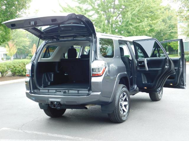 2016 Toyota 4Runner SR5 / 4X4 / Navigation / Back up camera / Execl Co - Photo 28 - Portland, OR 97217