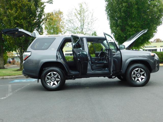 2016 Toyota 4Runner SR5 / 4X4 / Navigation / Back up camera / Execl Co - Photo 29 - Portland, OR 97217