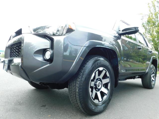 2016 Toyota 4Runner SR5 / 4X4 / Navigation / Back up camera / Execl Co - Photo 9 - Portland, OR 97217