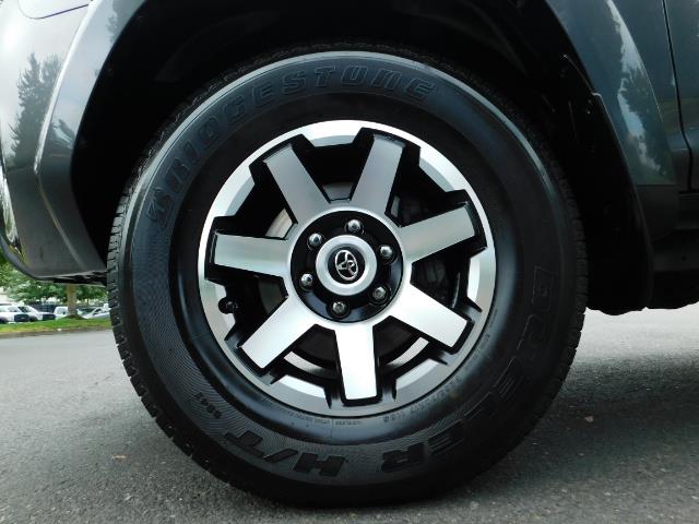 2016 Toyota 4Runner SR5 / 4X4 / Navigation / Back up camera / Execl Co - Photo 24 - Portland, OR 97217