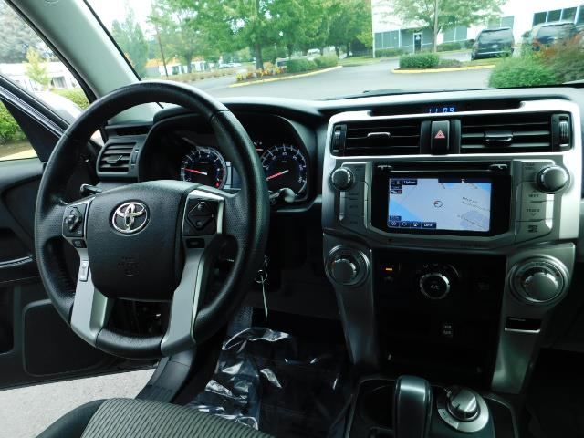 2016 Toyota 4Runner SR5 / 4X4 / Navigation / Back up camera / Execl Co - Photo 20 - Portland, OR 97217