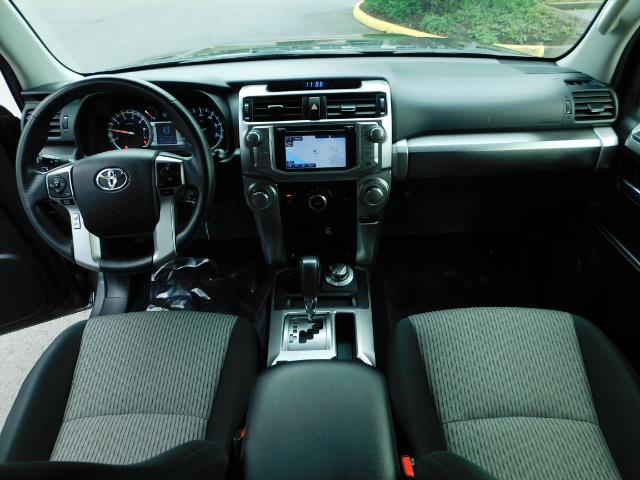 2016 Toyota 4Runner SR5 / 4X4 / Navigation / Back up camera / Execl Co - Photo 36 - Portland, OR 97217