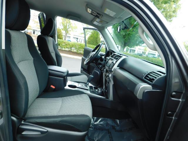 2016 Toyota 4Runner SR5 / 4X4 / Navigation / Back up camera / Execl Co - Photo 18 - Portland, OR 97217