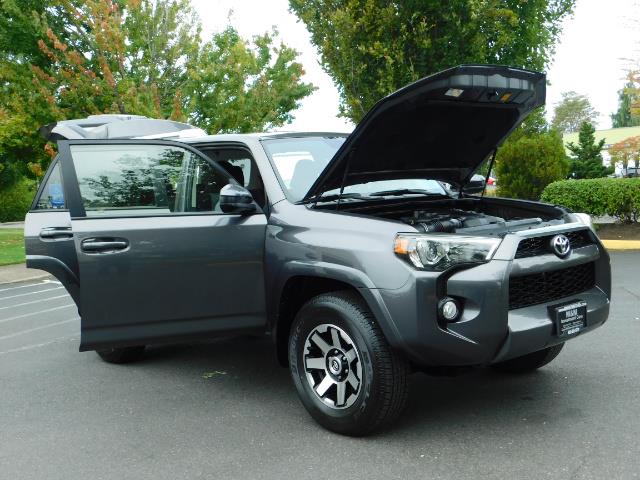 2016 Toyota 4Runner SR5 / 4X4 / Navigation / Back up camera / Execl Co - Photo 30 - Portland, OR 97217
