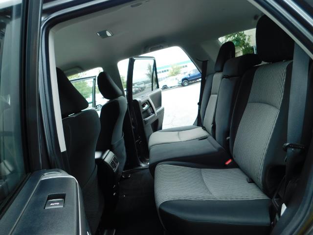 2016 Toyota 4Runner SR5 / 4X4 / Navigation / Back up camera / Execl Co - Photo 16 - Portland, OR 97217