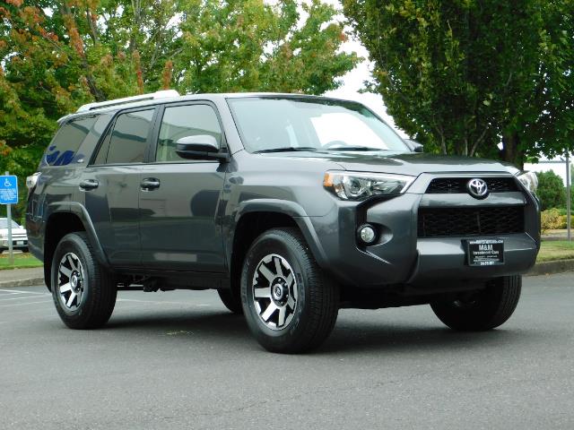 2016 Toyota 4Runner SR5 / 4X4 / Navigation / Back up camera / Execl Co - Photo 2 - Portland, OR 97217