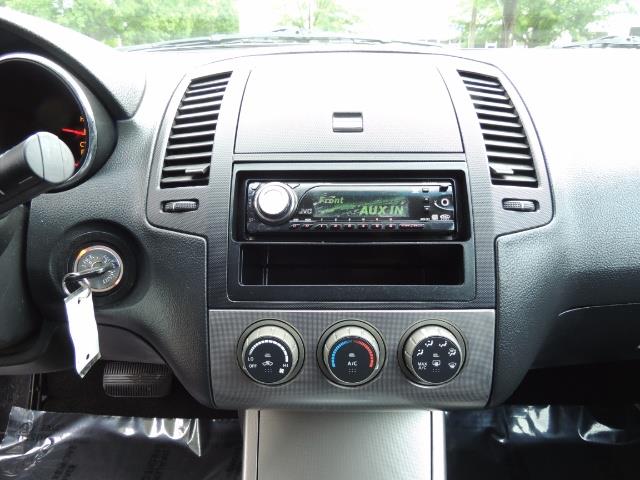 2005 Nissan Altima 3.5 SE / Sedan / Automatic / 6 Cyl - Photo 22 - Portland, OR 97217