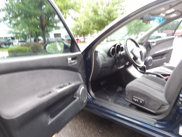 2005 Nissan Altima 3.5 SE / Sedan / Automatic / 6 Cyl - Photo 13 - Portland, OR 97217