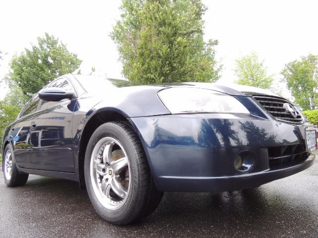 2005 Nissan Altima 3.5 SE / Sedan / Automatic / 6 Cyl - Photo 10 - Portland, OR 97217