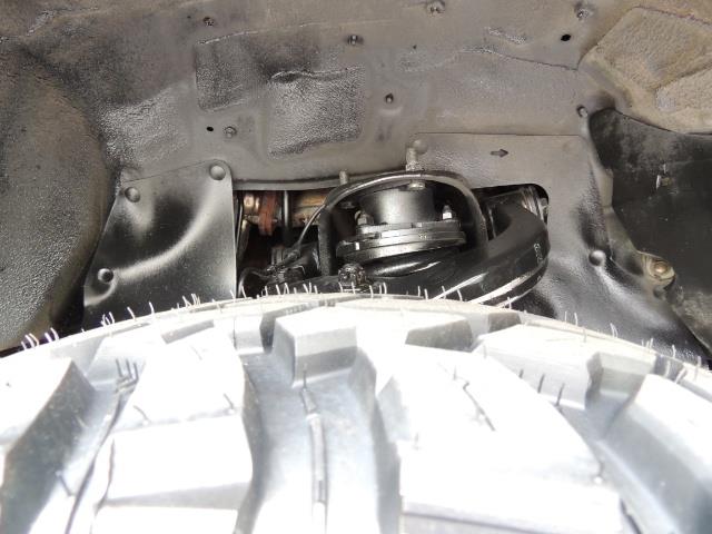 1999 Toyota 4Runner Limited 4WD / V6 / Leather / Sunroof / LIFTED - Photo 32 - Portland, OR 97217