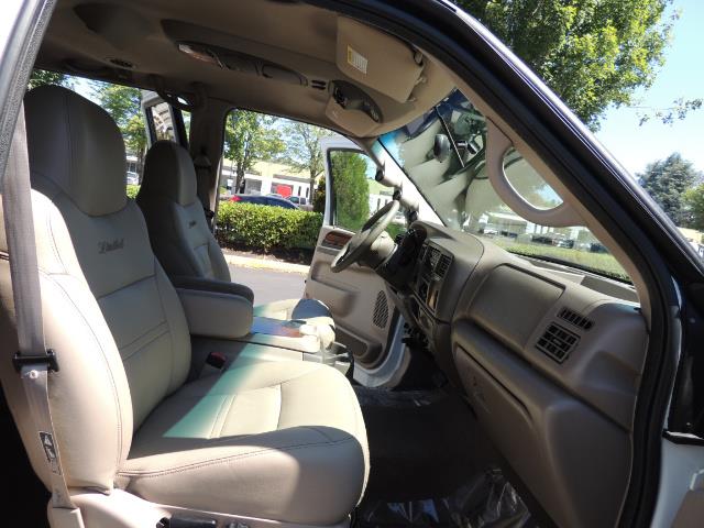 2001 Ford Excursion Limited / 4WD / 7.3L DIESEL / Excel Cond - Photo 18 - Portland, OR 97217