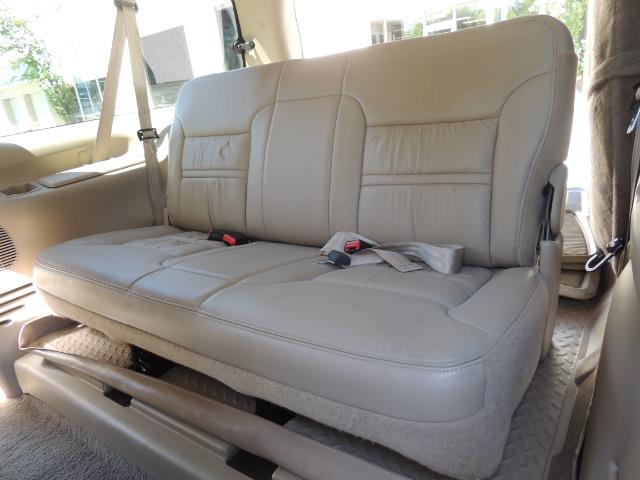 2001 Ford Excursion Limited / 4WD / 7.3L DIESEL / Excel Cond - Photo 16 - Portland, OR 97217