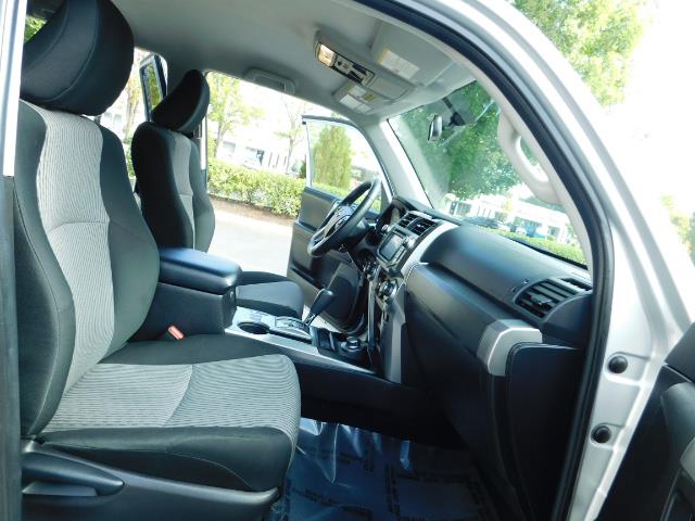 2016 Toyota 4Runner SR5 / 4WD / Navigation / backup camera / LIFTED - Photo 17 - Portland, OR 97217