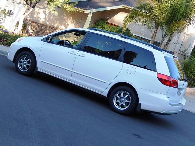2004 toyota sienna le features #2
