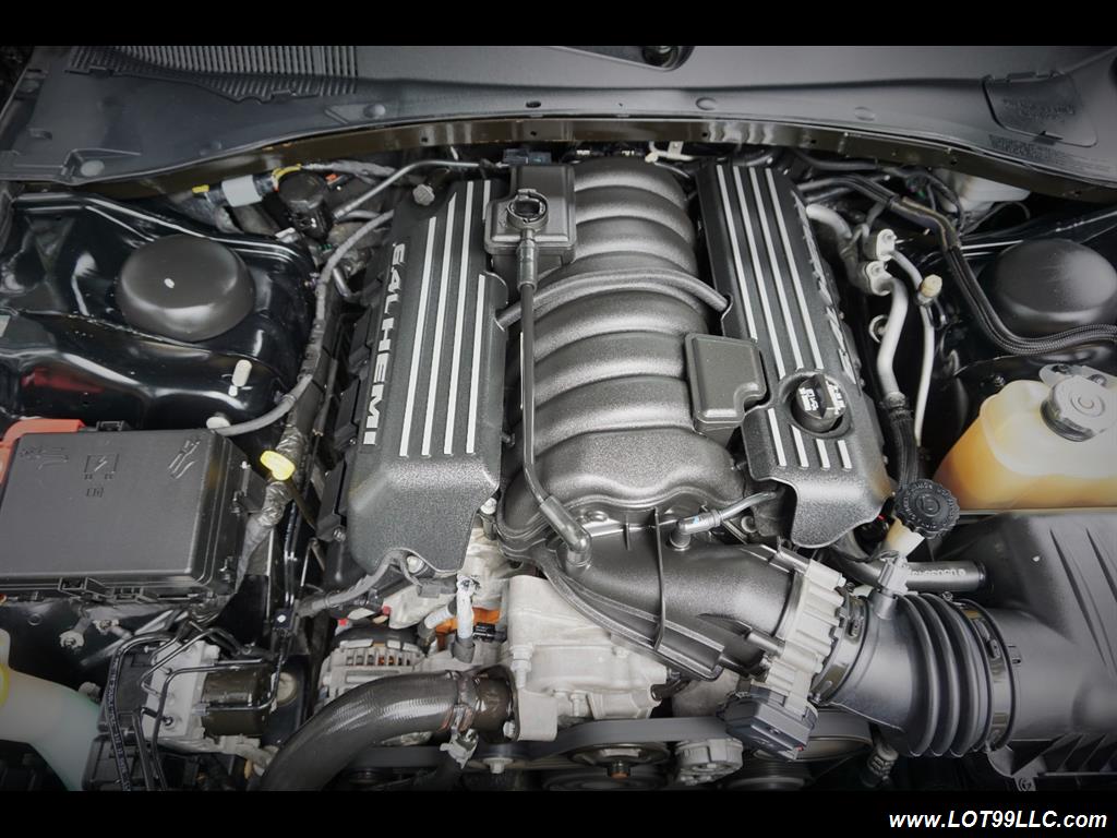 2014 Chrysler 300 Series SRT8 470 HP Loaded Panoramic Roof. - Photo 16 - Milwaukie, OR 97267