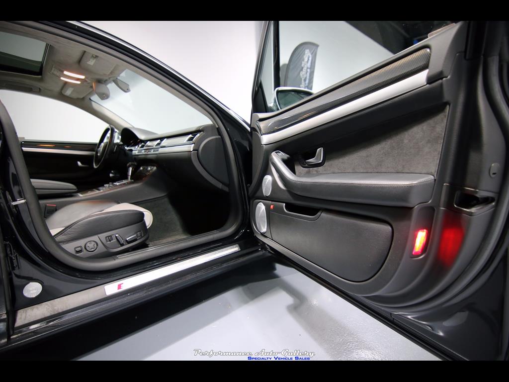 Image 6 of Audi: S8 quattro 5.2L…