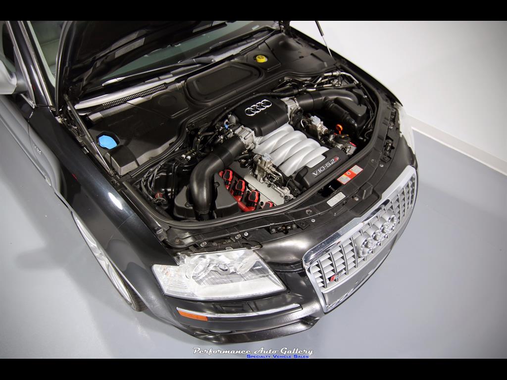 Image 21 of Audi: S8 quattro 5.2L…