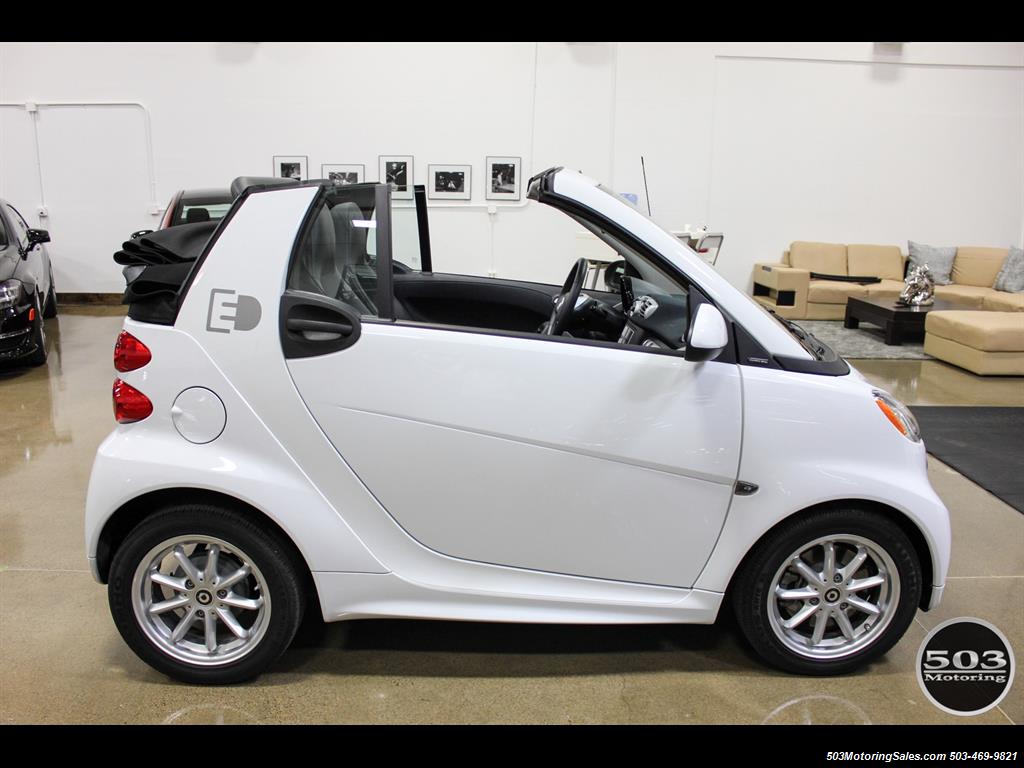 2014 Smart fortwo passion electric cabriolet; White/Black, Loaded! - Photo 12 - Beaverton, OR 97005