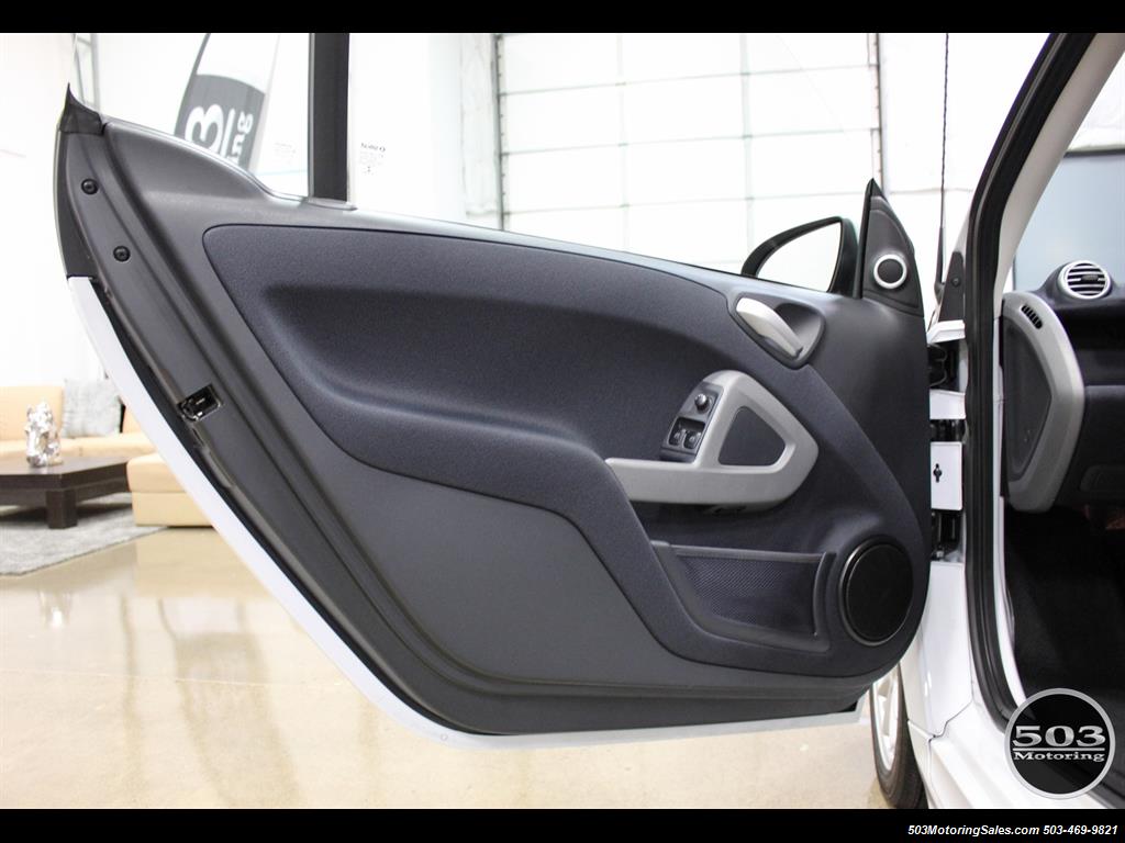 2014 Smart fortwo passion electric cabriolet; White/Black, Loaded! - Photo 30 - Beaverton, OR 97005